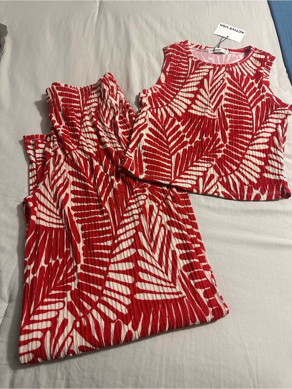 Active USA Red & White Tropical Print Sleeveless Crop Tank